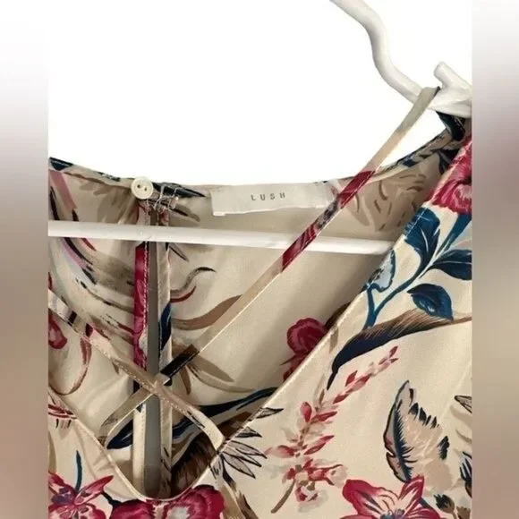 Lush size M floral long sleeves blouse.  Crisscross design in the front EUC - Picture 8 of 8